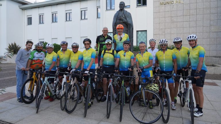 Clube de ciclismo de Saint-Doulchard em Oleiros