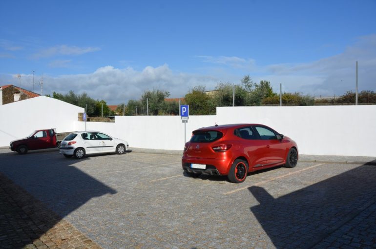 Parque de estacionamento Retaxo