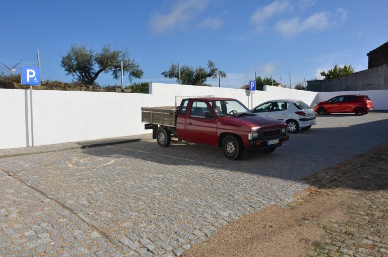Parque de estacionamento Retaxo