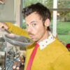 Harry Styles estreia vídeo de “Coming Up Roses”