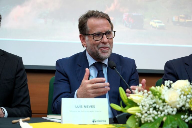 Ministro Administração Interna, Luís Neves, Oleiros