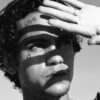 Dominic Fike lança “How to Quit Smoking”, o álbum que criou em digressão